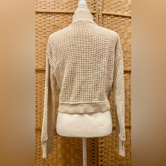 Free People Ivory Micah Cardi Chunky Cropped Knit Cardigan Wooden Toggle Buttons - Picture 8 of 12